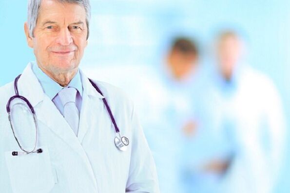 medico che cura la prostatite acuta